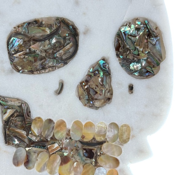 Hand Crafted in India NWT Marble Skull Decor Trivet with Inlaid Abalone Shells - Picture 4 of 7